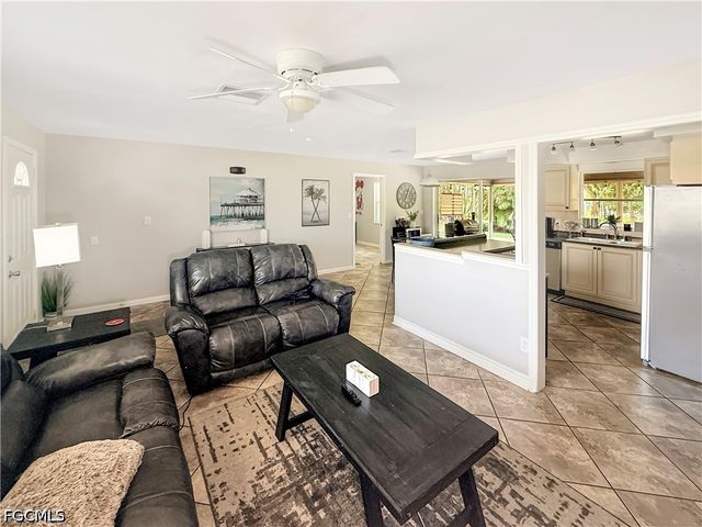 536 SE 26th TER, Cape Coral, FL 33904