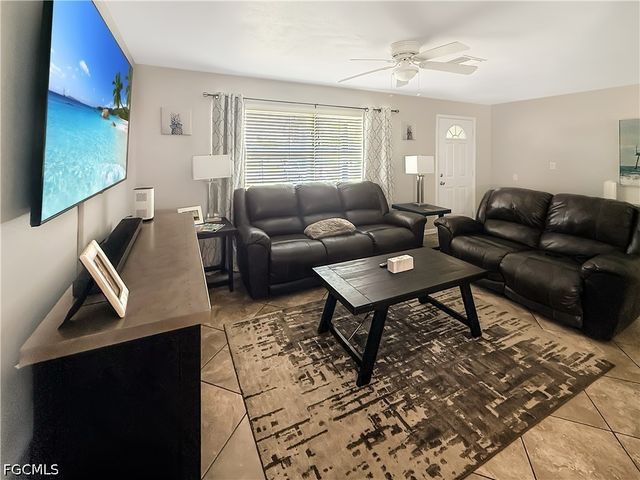 536 SE 26th TER, Cape Coral, FL 33904