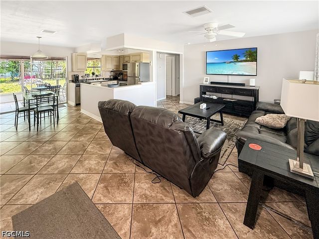 536 SE 26th TER, Cape Coral, FL 33904