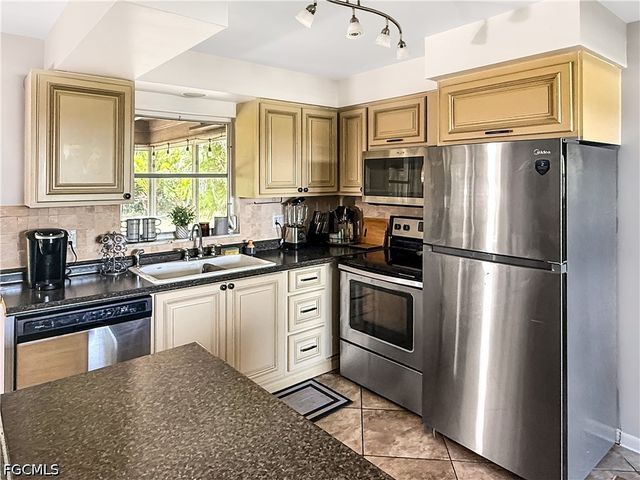 536 SE 26th TER, Cape Coral, FL 33904