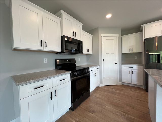 1403 Legend Drive, Tiffin, IA 52340