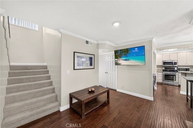 321 W. Queen St. Unit 8, Inglewood, CA 90301