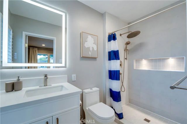 2719 Nipomo Avenue, Long Beach, CA 90815