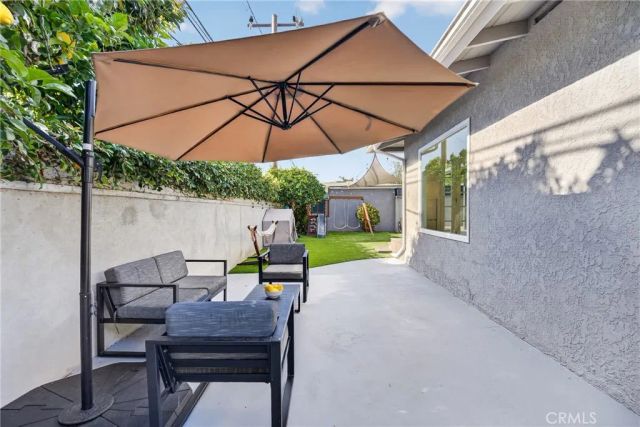 2719 Nipomo Avenue, Long Beach, CA 90815