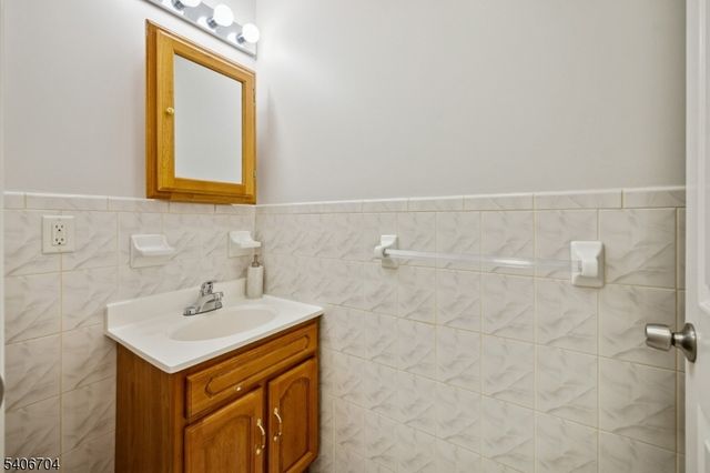 111 Todd Pl, Linden City, NJ 07036