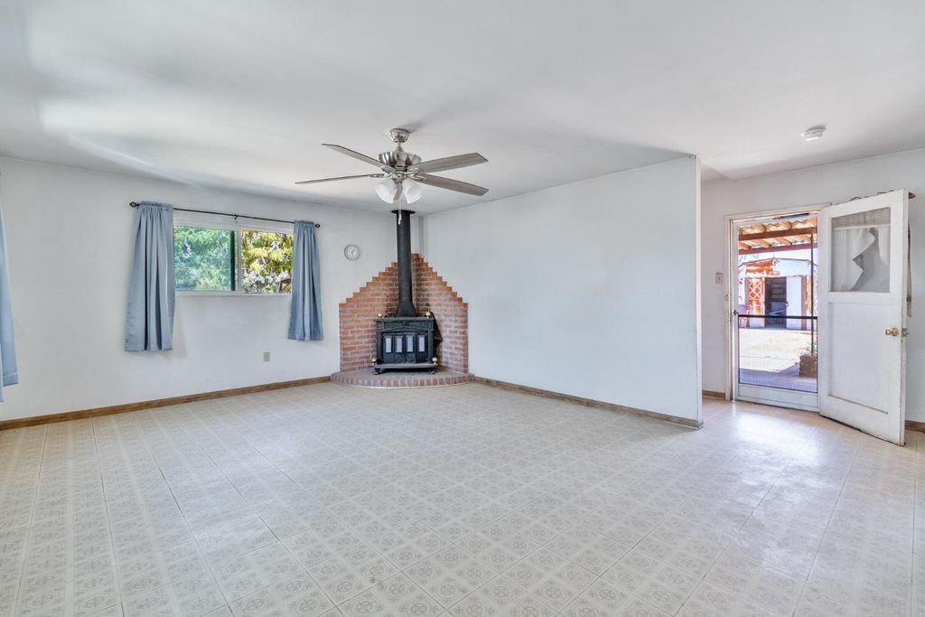 Image 13 of property listing at 16305 Road 28, Madera, CA 93638