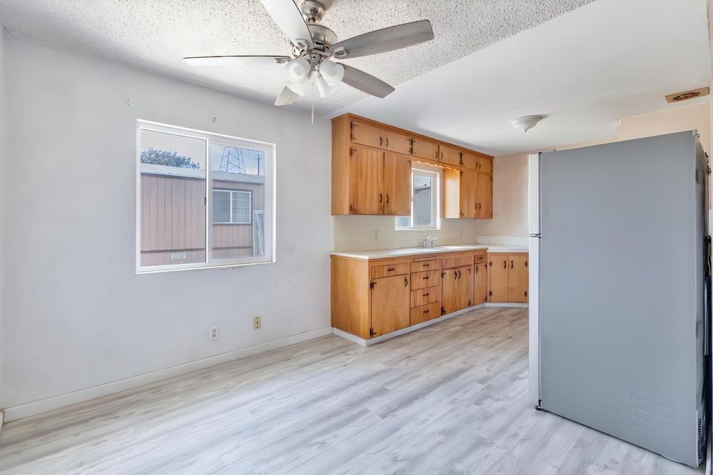 Image 9 of property listing at 16305 Road 28, Madera, CA 93638