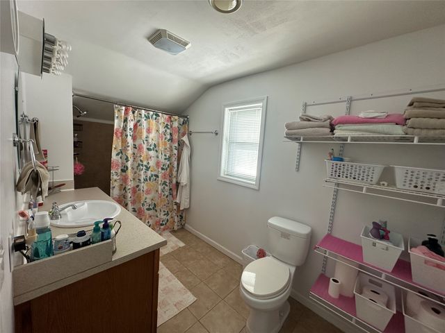 28 CHESTNUT Street, Girard, PA 16417