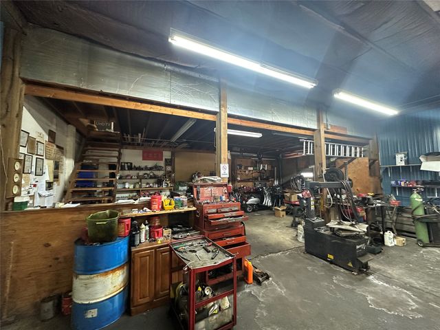 28 CHESTNUT Street, Girard, PA 16417