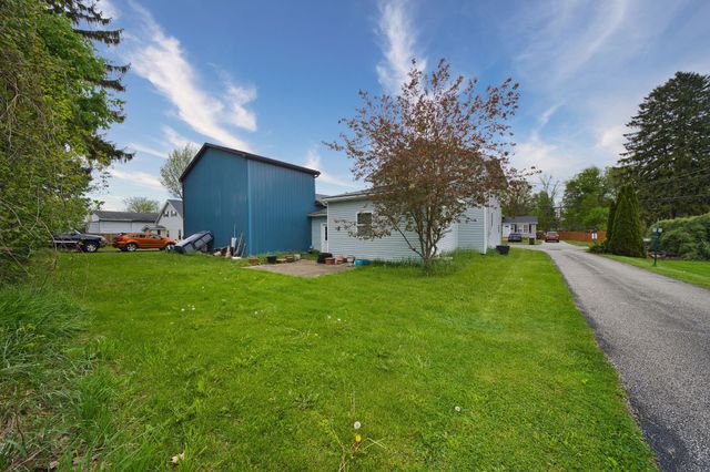 28 CHESTNUT Street, Girard, PA 16417