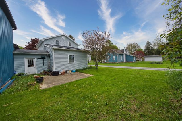 28 CHESTNUT Street, Girard, PA 16417