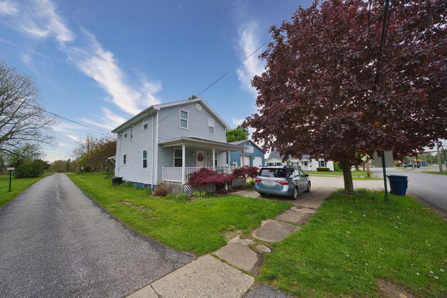 28 CHESTNUT Street, Girard, PA 16417