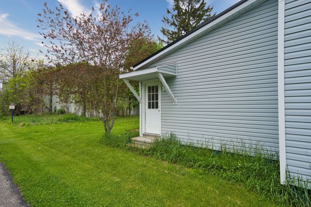 28 CHESTNUT Street, Girard, PA 16417