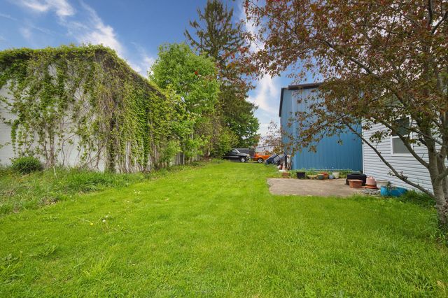 28 CHESTNUT Street, Girard, PA 16417