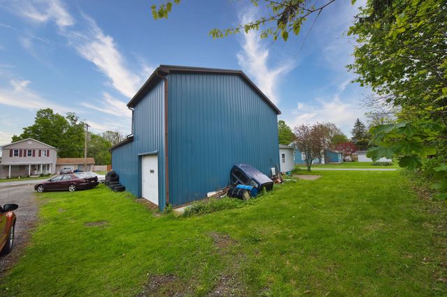 28 CHESTNUT Street, Girard, PA 16417