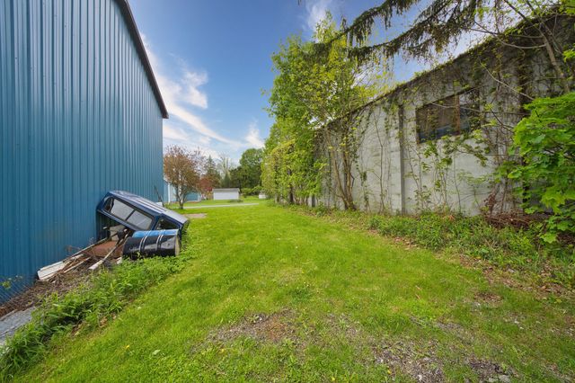 28 CHESTNUT Street, Girard, PA 16417