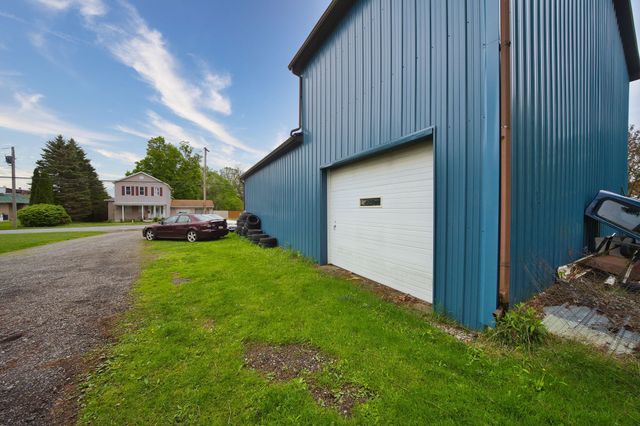 28 CHESTNUT Street, Girard, PA 16417
