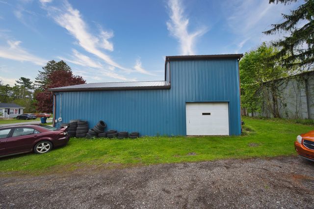 28 CHESTNUT Street, Girard, PA 16417