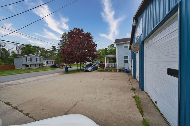 28 CHESTNUT Street, Girard, PA 16417