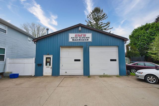 28 CHESTNUT Street, Girard, PA 16417