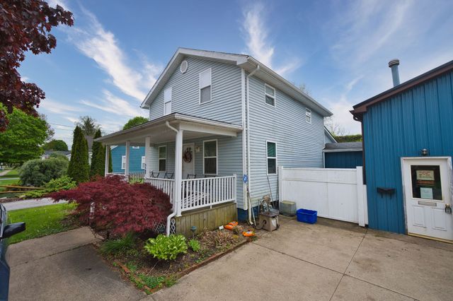 28 CHESTNUT Street, Girard, PA 16417