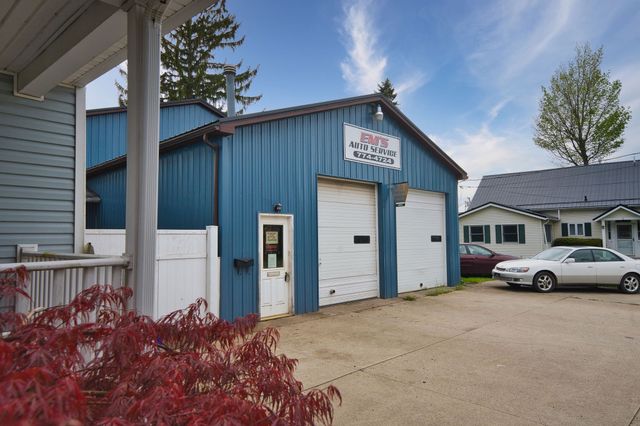 28 CHESTNUT Street, Girard, PA 16417