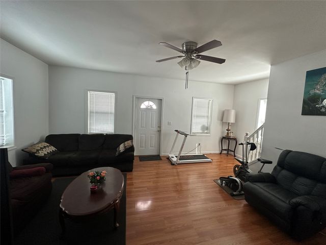 28 CHESTNUT Street, Girard, PA 16417