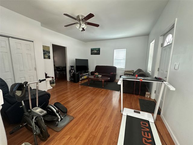 28 CHESTNUT Street, Girard, PA 16417