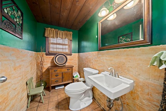 15 Forest St, Plympton, MA 02367