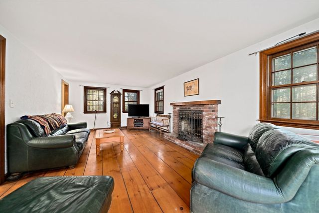 15 Forest St, Plympton, MA 02367