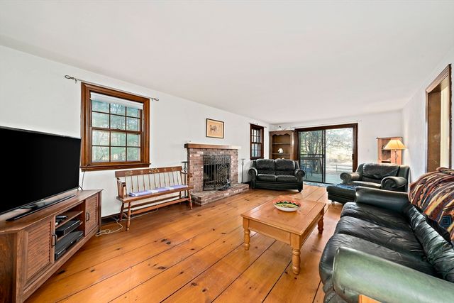 15 Forest St, Plympton, MA 02367