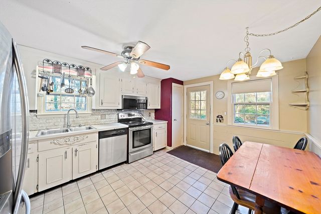 15 Forest St, Plympton, MA 02367