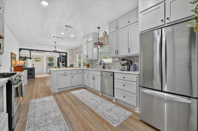904 W Spring Street, Weatherford, TX 76086