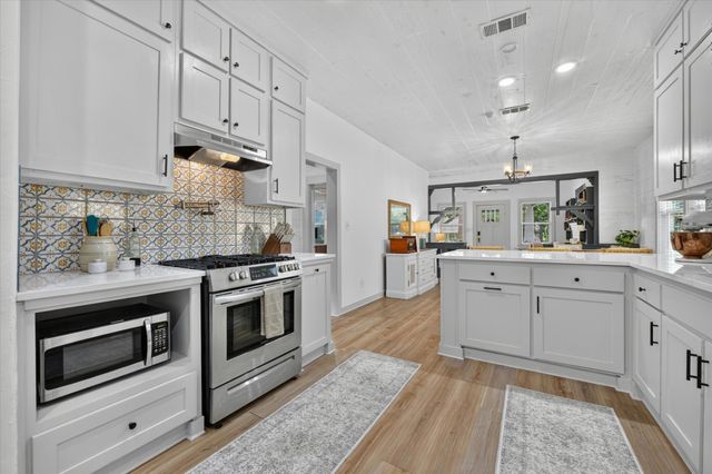 904 W Spring Street, Weatherford, TX 76086
