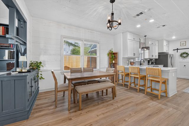 904 W Spring Street, Weatherford, TX 76086