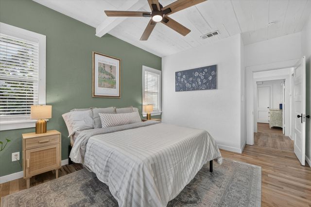 904 W Spring Street, Weatherford, TX 76086