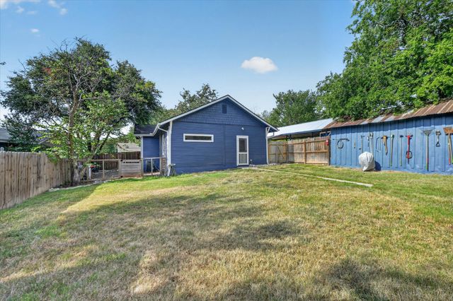 904 W Spring Street, Weatherford, TX 76086