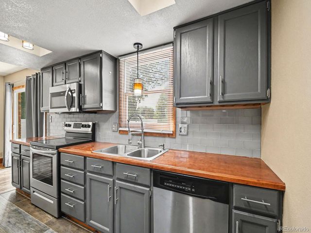 928 Torrey Pine Place, Loveland, CO 80538