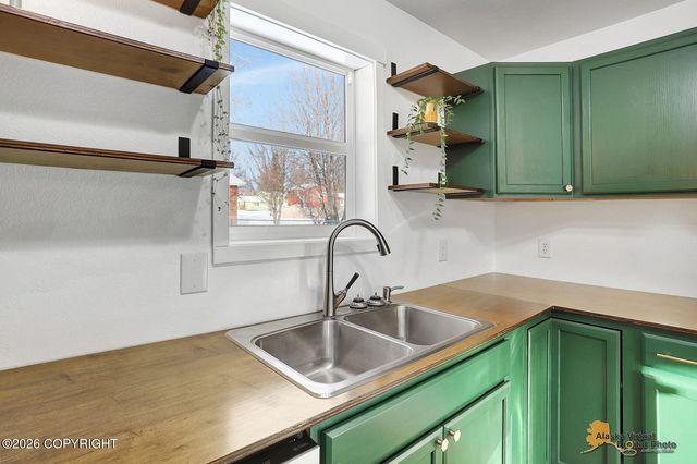 810 W Edinborough Drive, Palmer, AK 99645