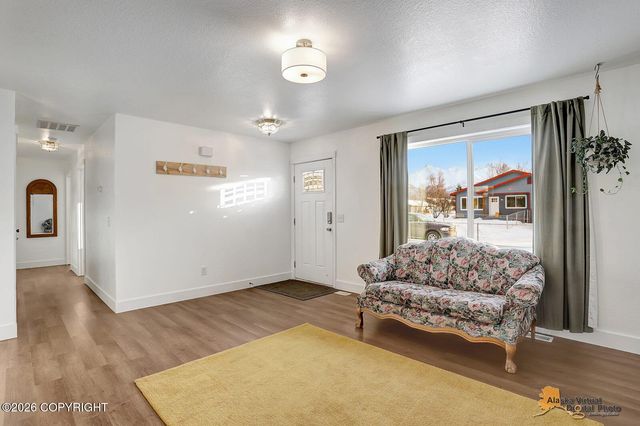 810 W Edinborough Drive, Palmer, AK 99645