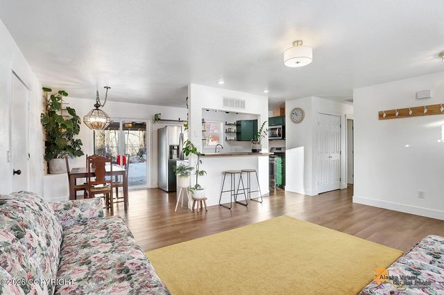 810 W Edinborough Drive, Palmer, AK 99645