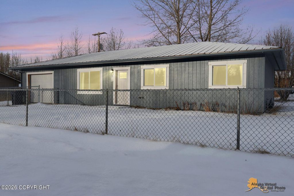 810 W Edinborough Drive, Palmer, AK 99645