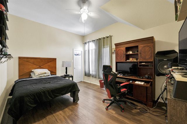 5121 Breeze Hollow Court, Fort Worth, TX 76179