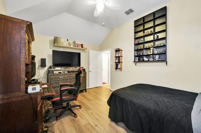 5121 Breeze Hollow Court, Fort Worth, TX 76179