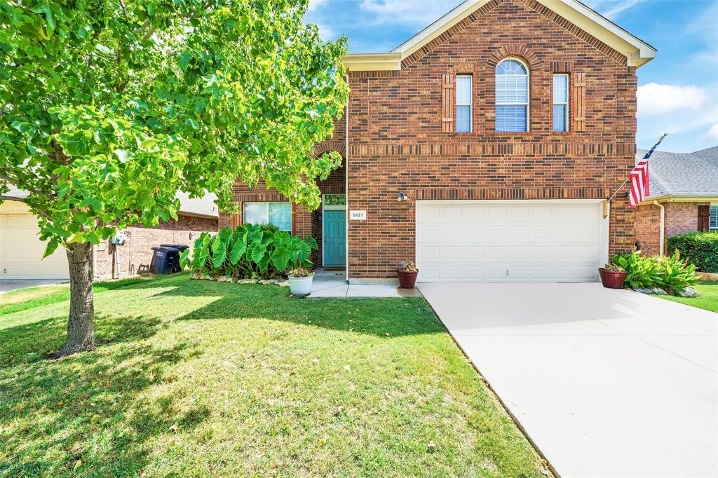 5121 Breeze Hollow Court, Fort Worth, TX 76179