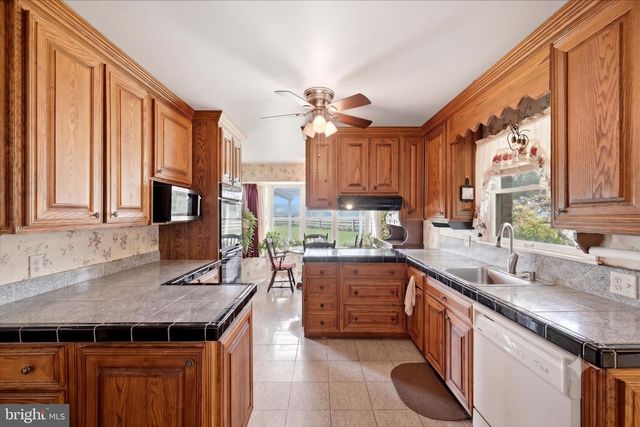 38855 SHOEMAKER LN, Lovettsville, VA 20180