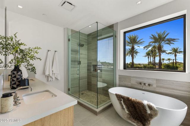 4575 N PHOENICIAN Boulevard 2, Scottsdale, AZ 85251