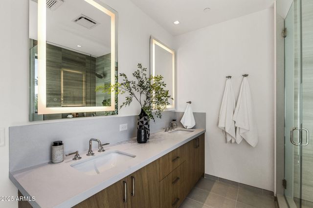 4575 N PHOENICIAN Boulevard 2, Scottsdale, AZ 85251