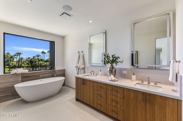 4575 N PHOENICIAN Boulevard 2, Scottsdale, AZ 85251