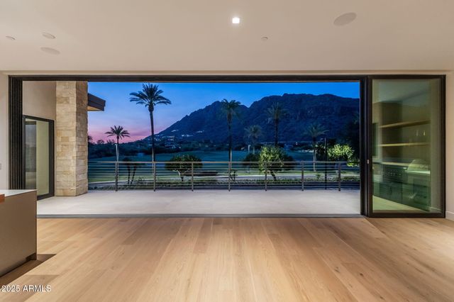 4575 N PHOENICIAN Boulevard 2, Scottsdale, AZ 85251